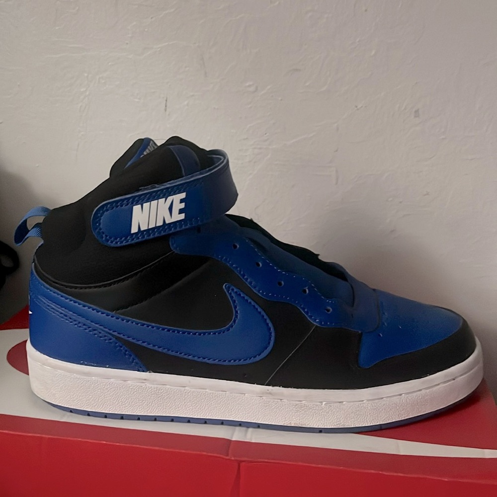 “Nike court borough sneakers in a size 7y in woman .
